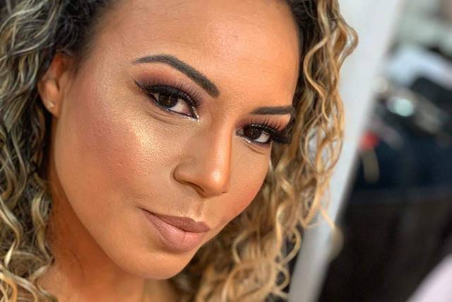 Aline Alves Hairstylist