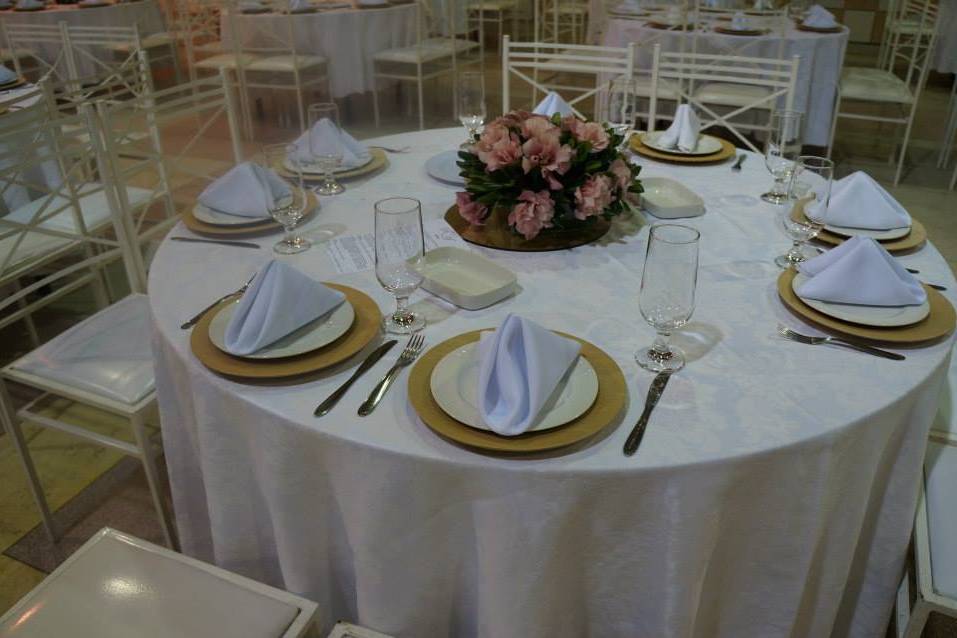 Decoração com estilo em tons dourados