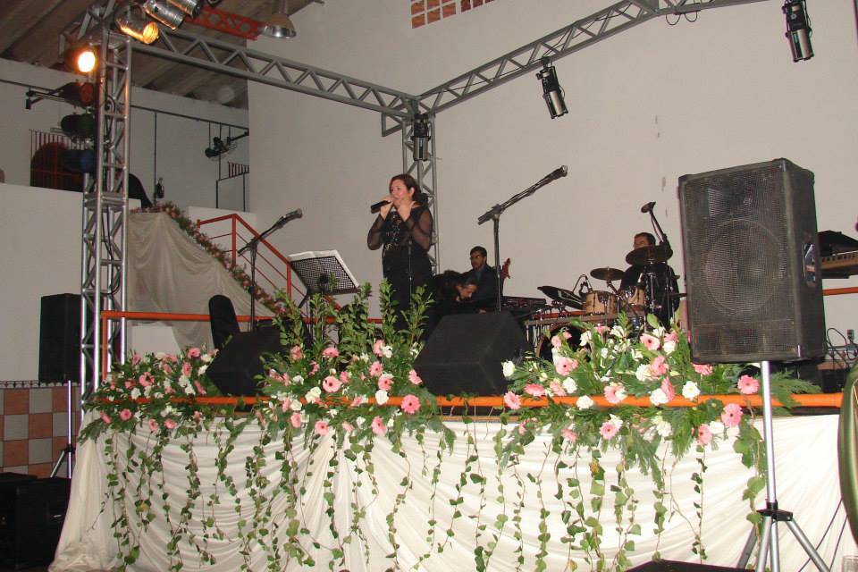 Palco reservado para os músicos