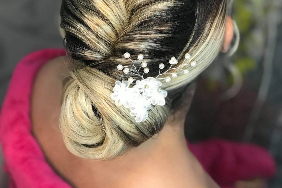 Penteado Torcido com coque