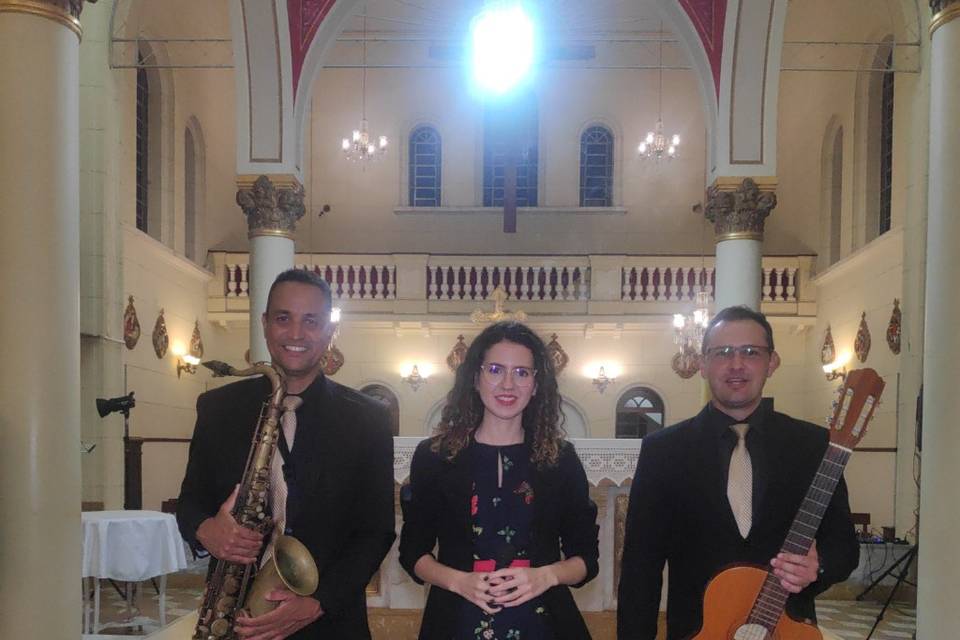 Trio - sax, violão e cantora
