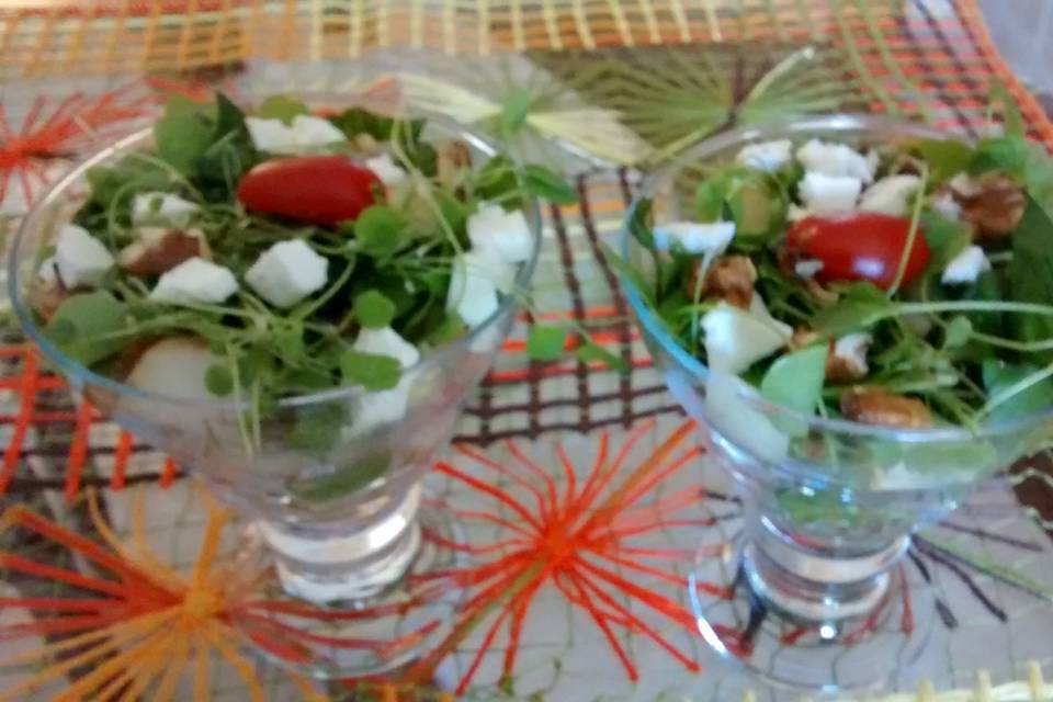 Salada de folhas e mussarela