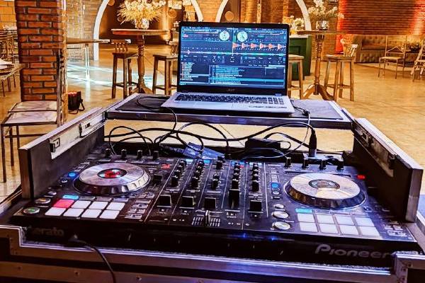 Mesa de som pronta