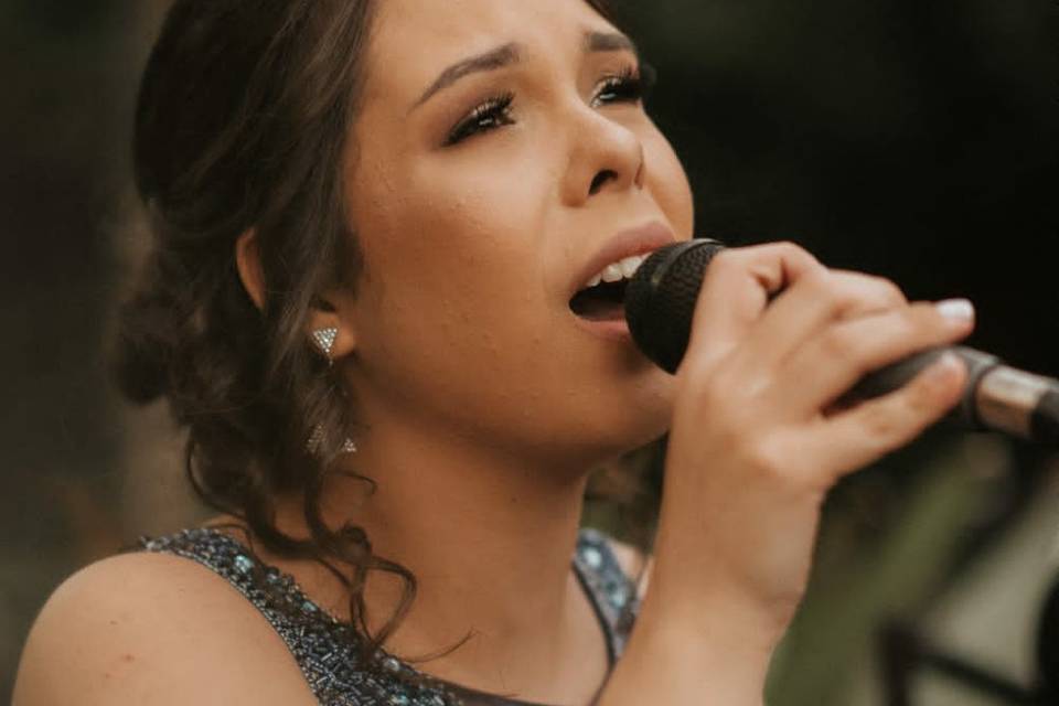 Cantora Beatriz Falcão