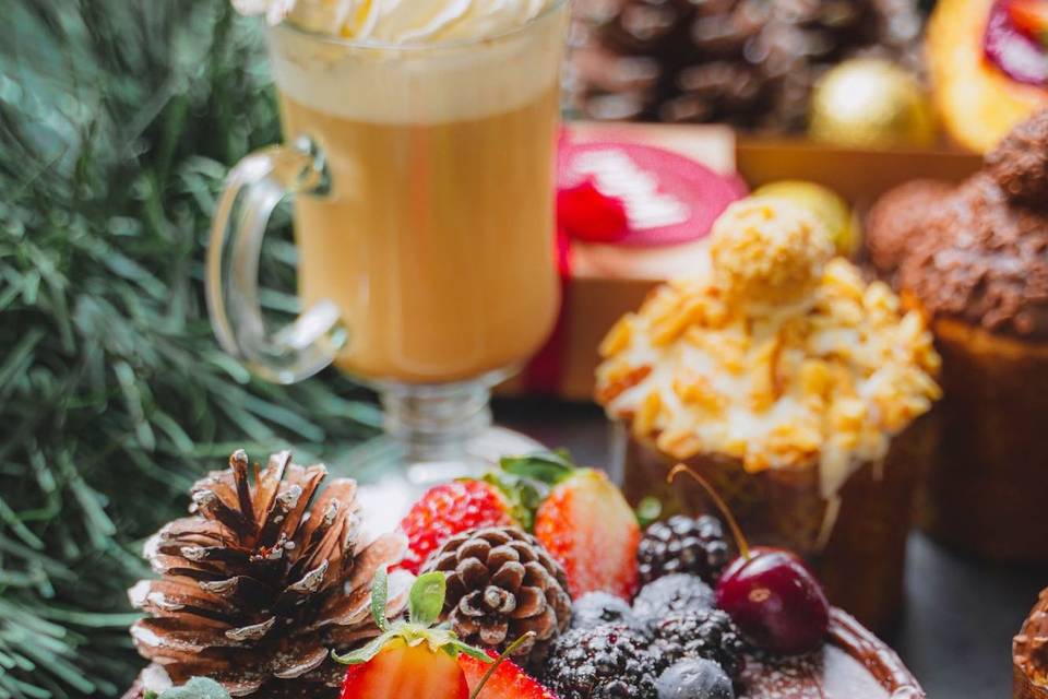Bolo de chocolate com frutas