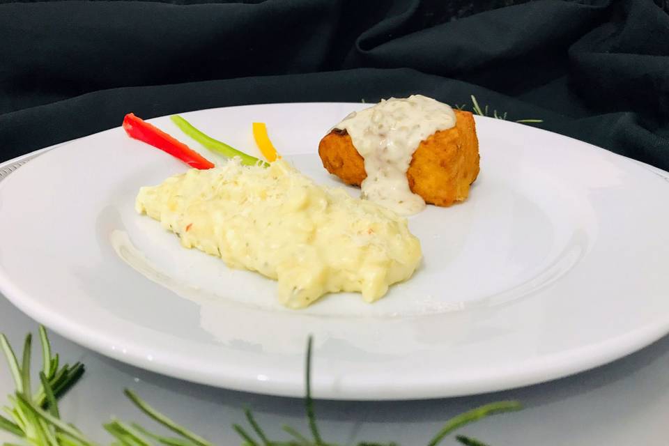 Salmão com risoto a milanesa