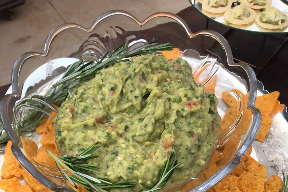 Guacamole,  com pão sírio