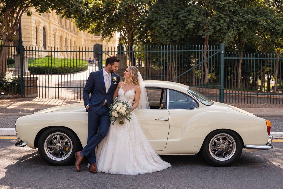 Casal casamento Karmann Ghia