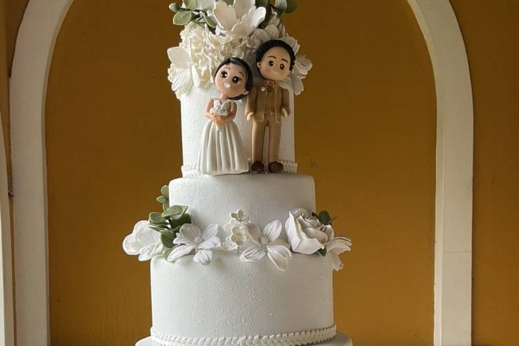 Bolo Fake com Noivinhos