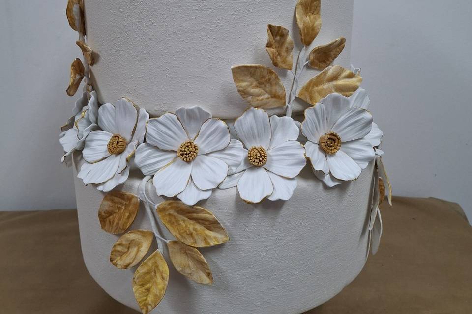 Bolo Fake Cosmos Dourado