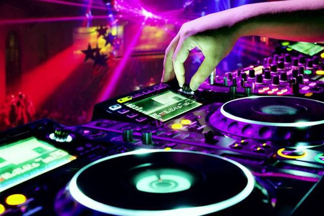 Contamos com os melhores djs
