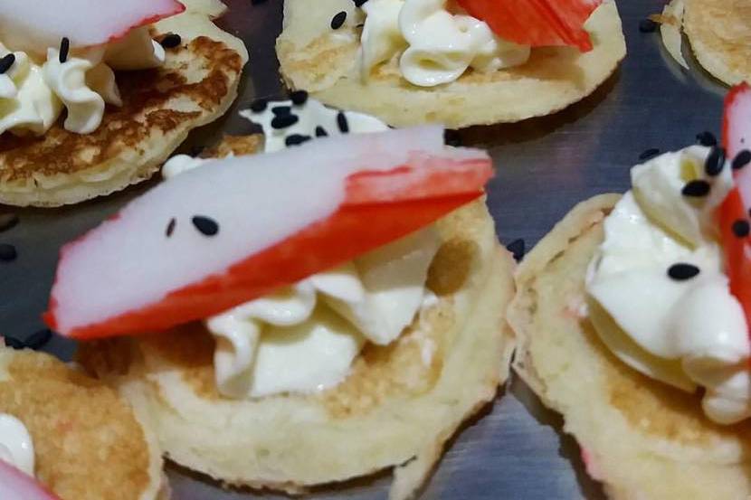 Blinis creme azedo e kani