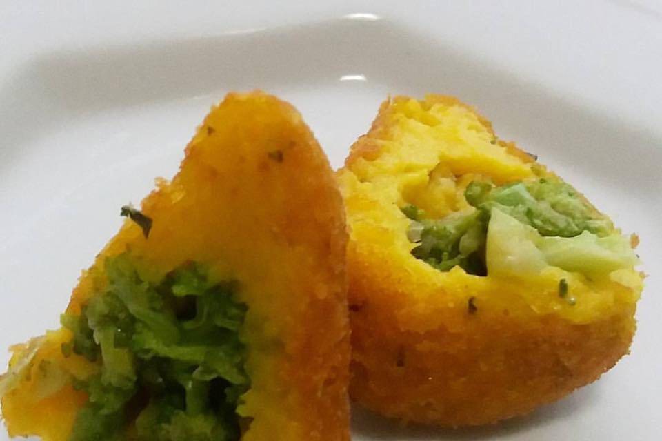 Coxinha de abóbora e brócolis