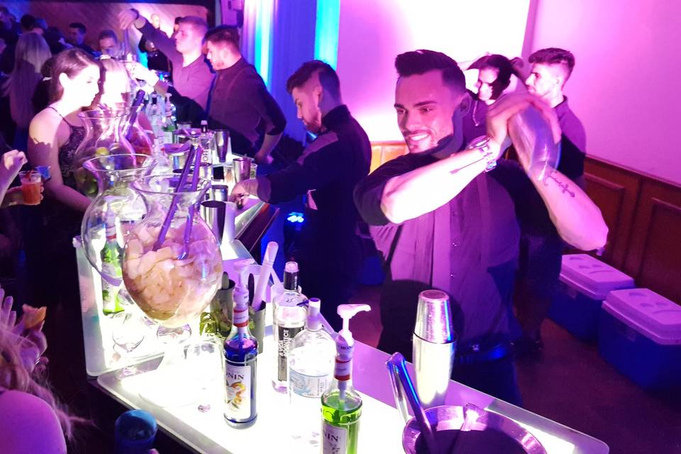 EvolutiON Pro Eventos - Bartenders