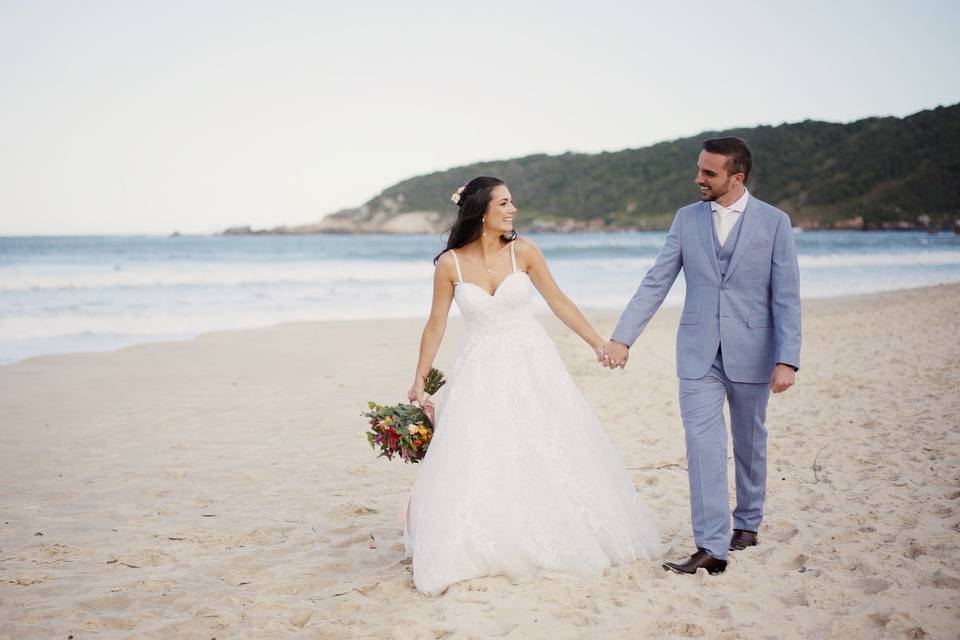 Casal no mar