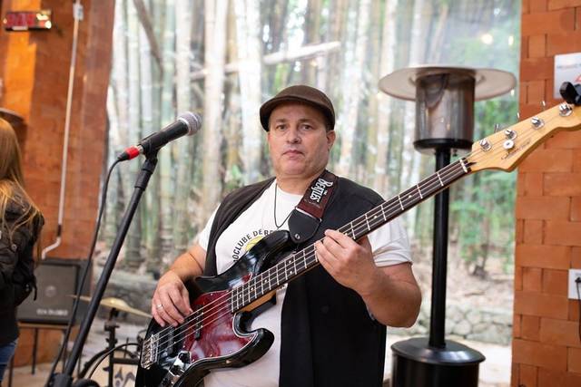 Reginaldo - Contrabaixo