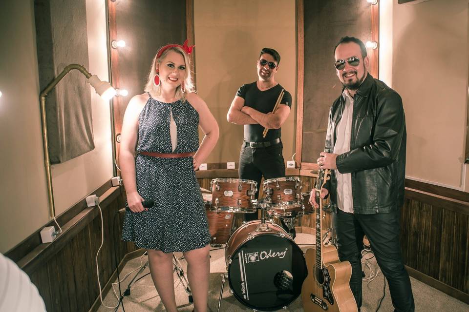 Trio com percussão
