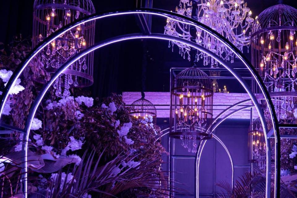 Lustre gaiola e led neon flex