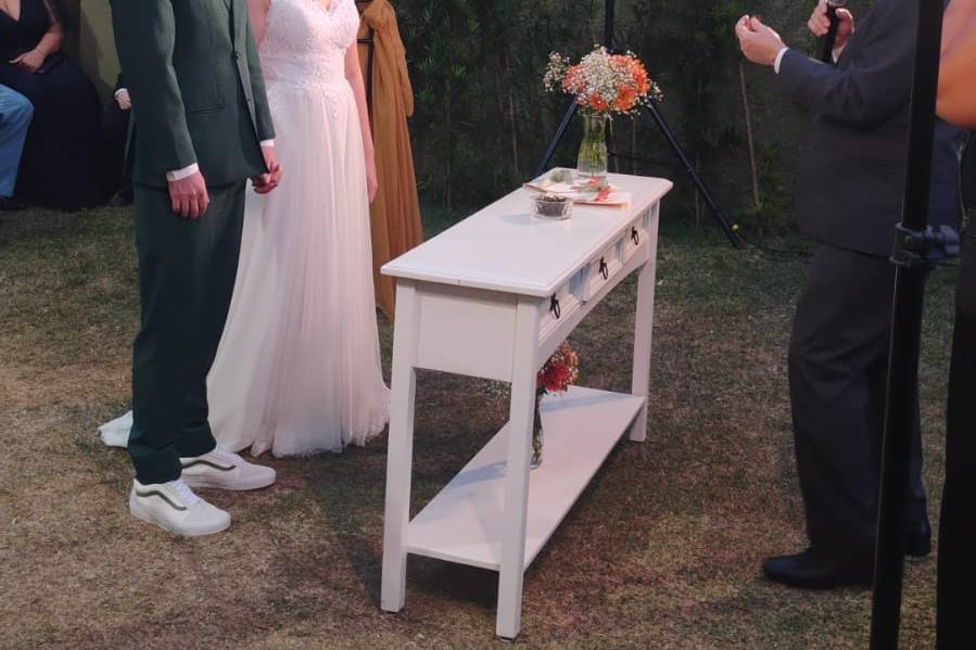 Atenção total ao vestido noiva