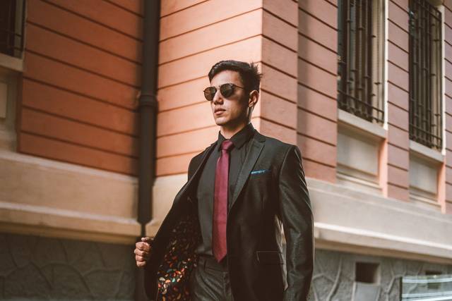 Terno slim fit preto brilho