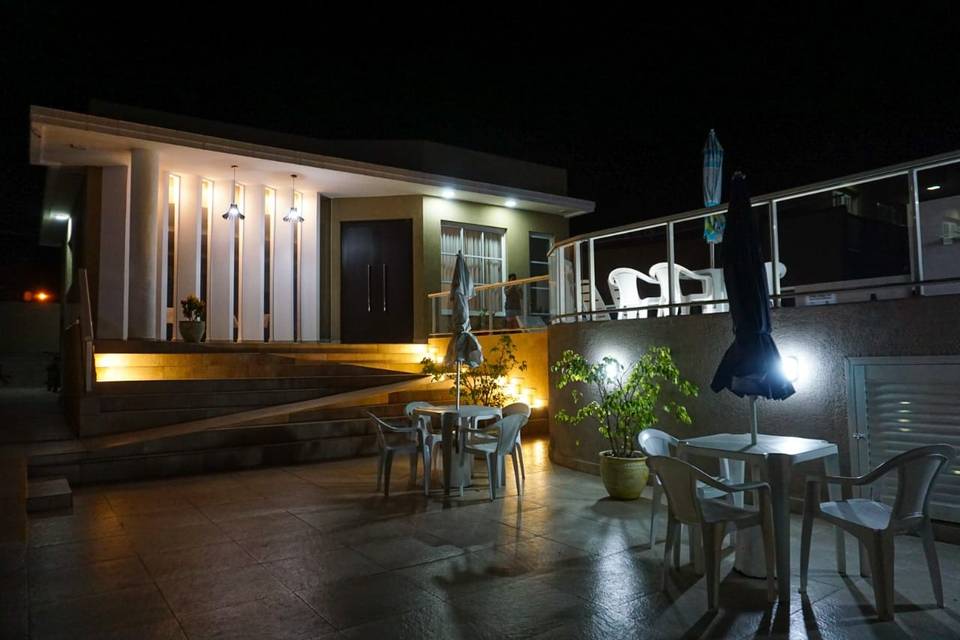 Fachada a noite