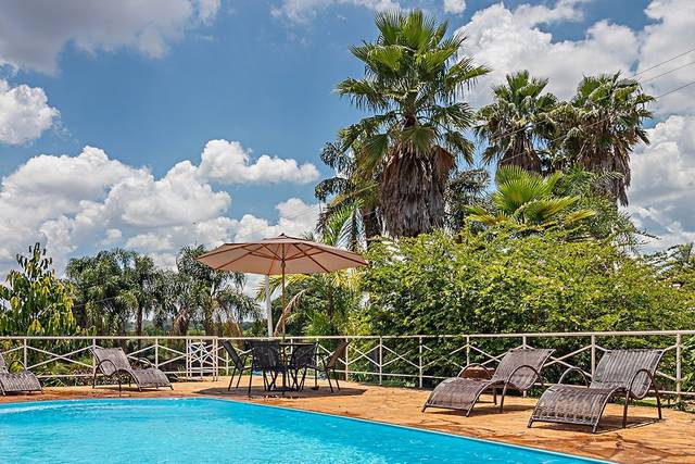 Piscina para acolher uma festa