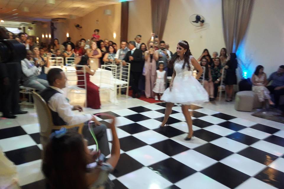 Dançando para o noivo