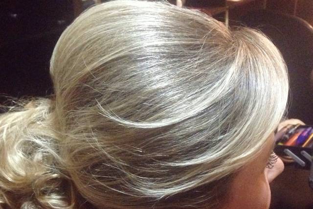 Penteado preso luxo