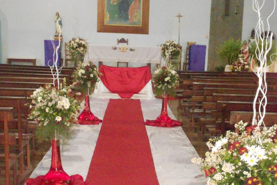 Gotas de vidro e flores do campo