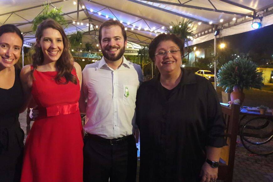 1 ano depois -Livia e Andrew