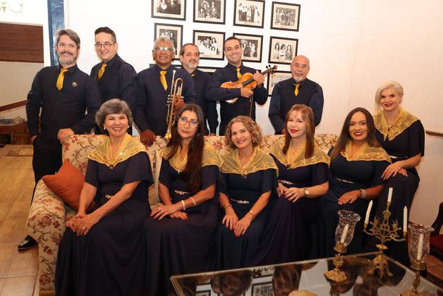 Equipe de coral e orquestra Nalu Prado
