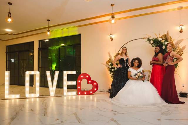 Letreiro love iluminado