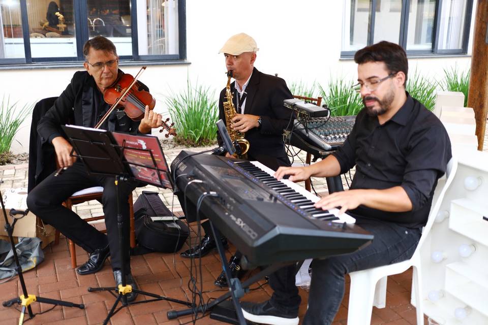 Trio (piano,Sax e violino