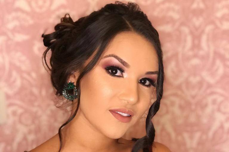 Camila Reis - Makeup & Hair Artist