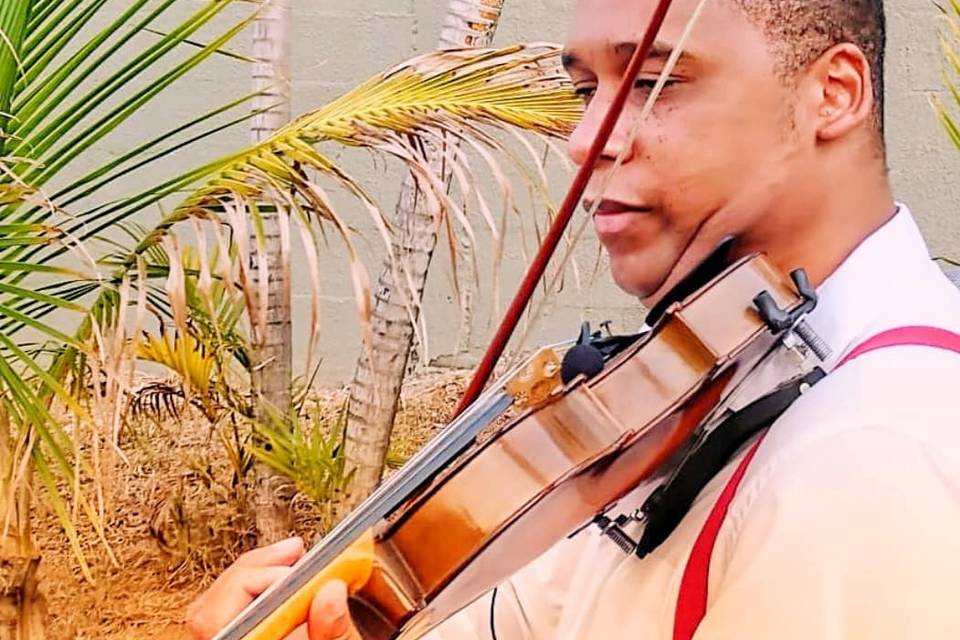 Thiago Henrique no violino