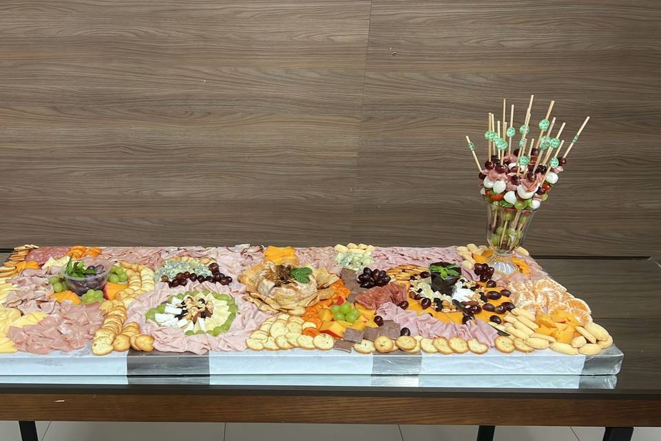 Mesa de frios e queijos