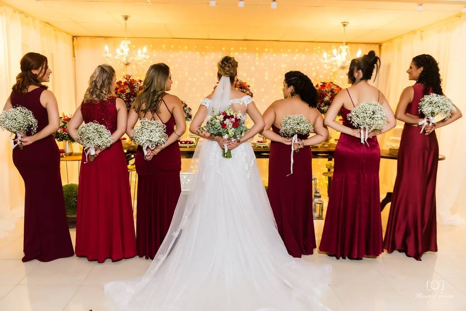 Casamento marsala e branco