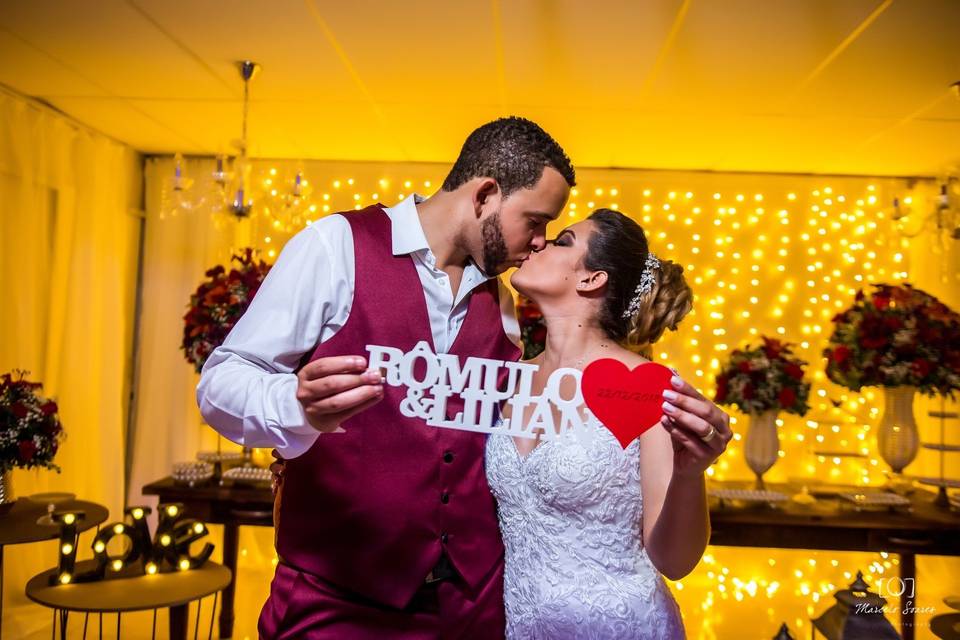 Casamento marsala e branco