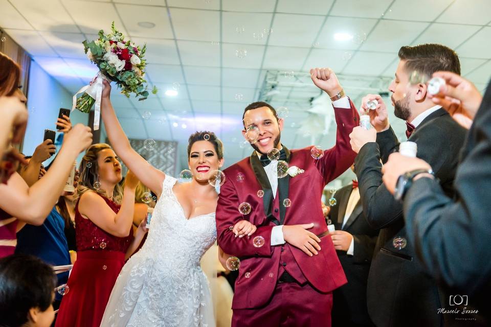 Casamento marsala e branco