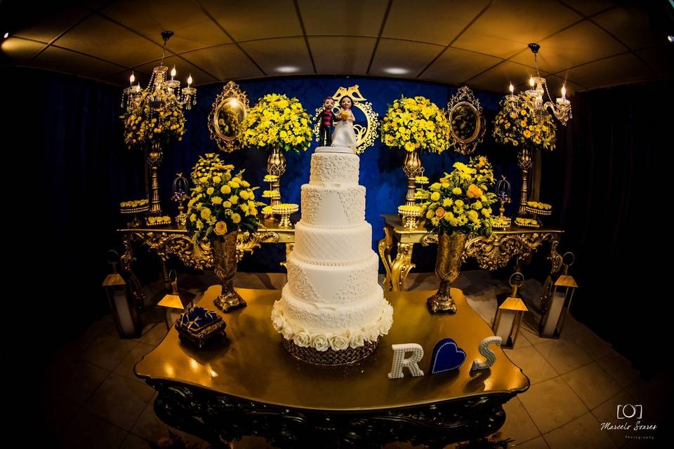Casamento azul royal e amarelo