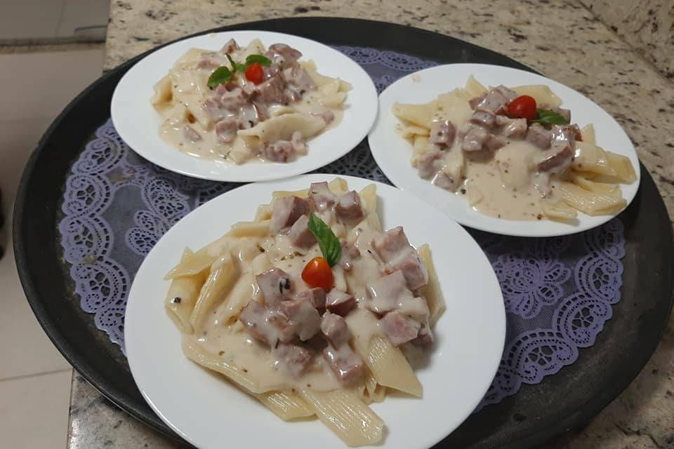 Penne ao molho de calabresa