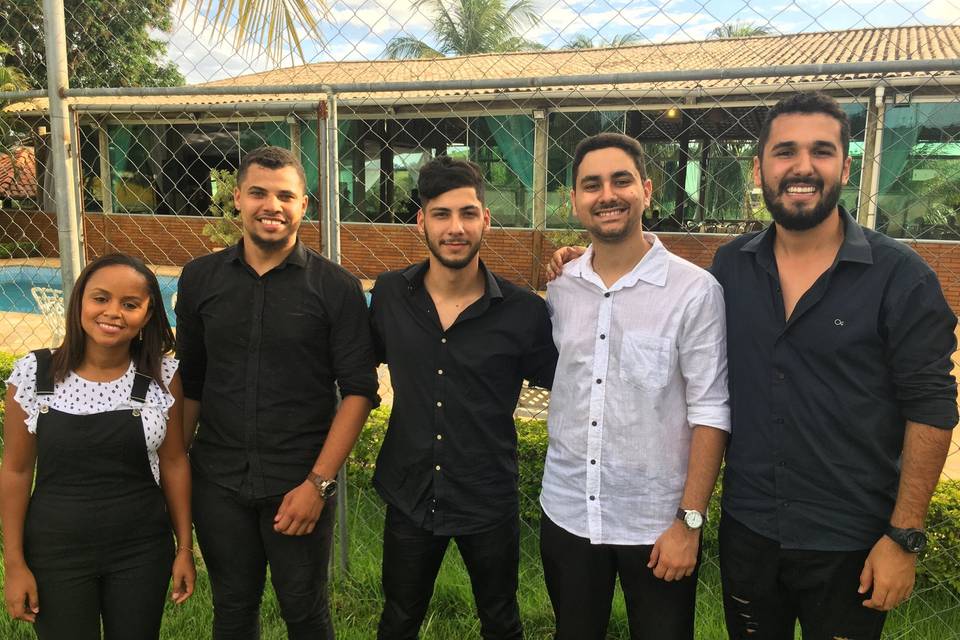 Banda e músicos convidados