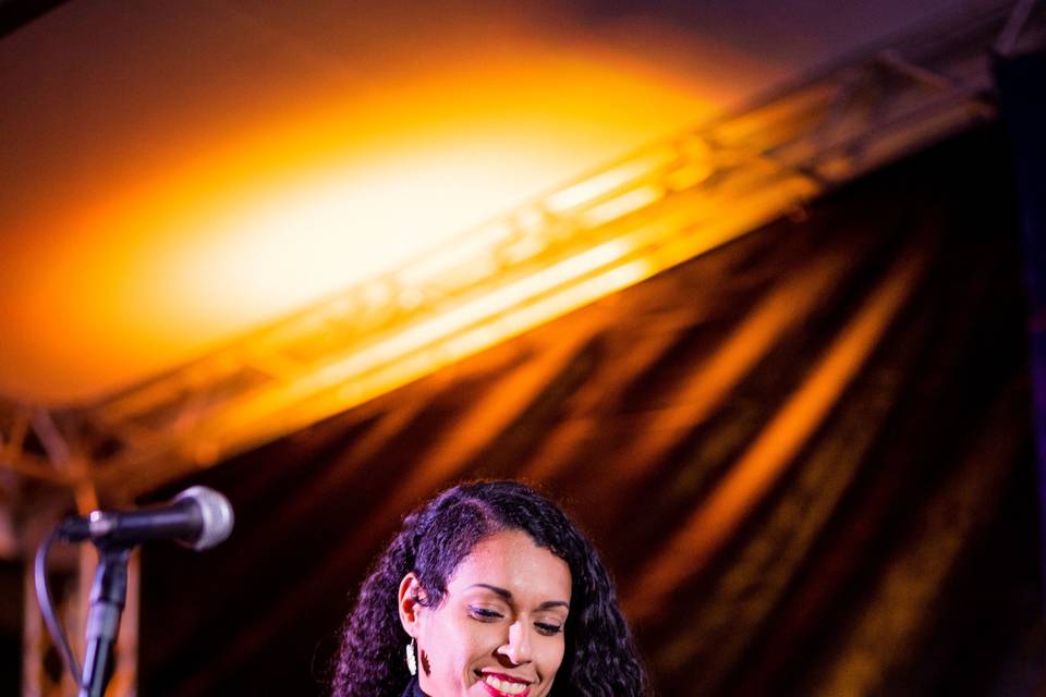 Cantora Iris RIbeiro