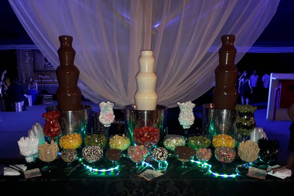 True Eventos - Cascata de Chocolate