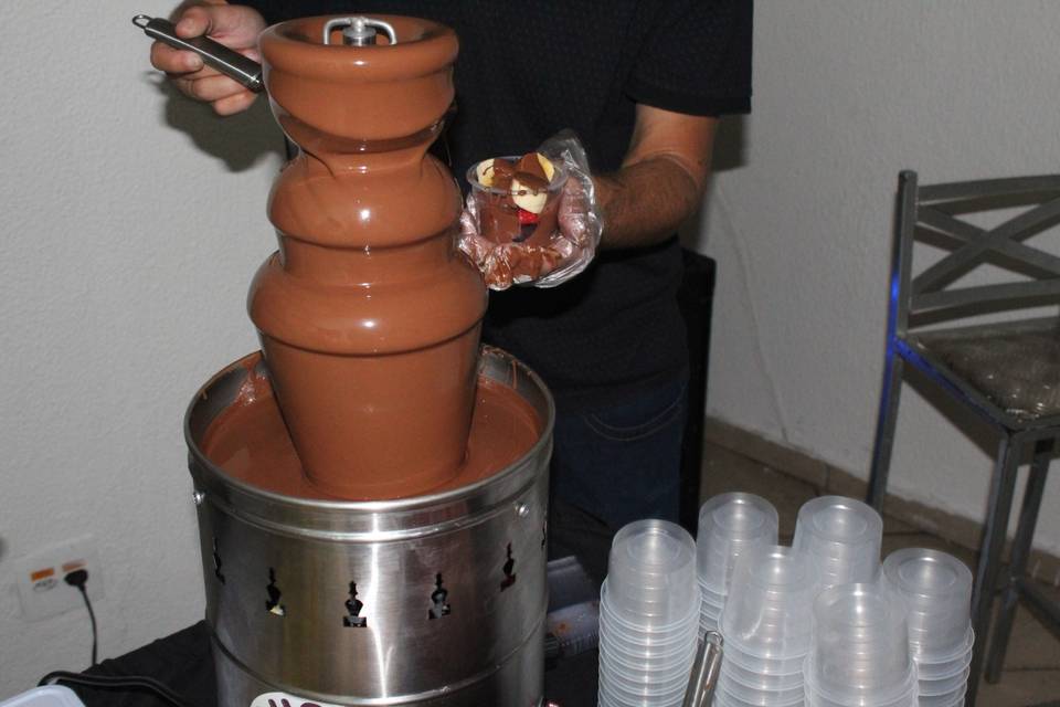 True Eventos - Cascata de Chocolate