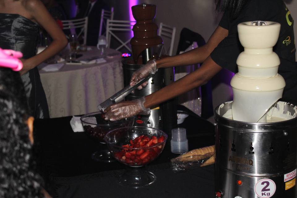 True Eventos - Cascata de Chocolate