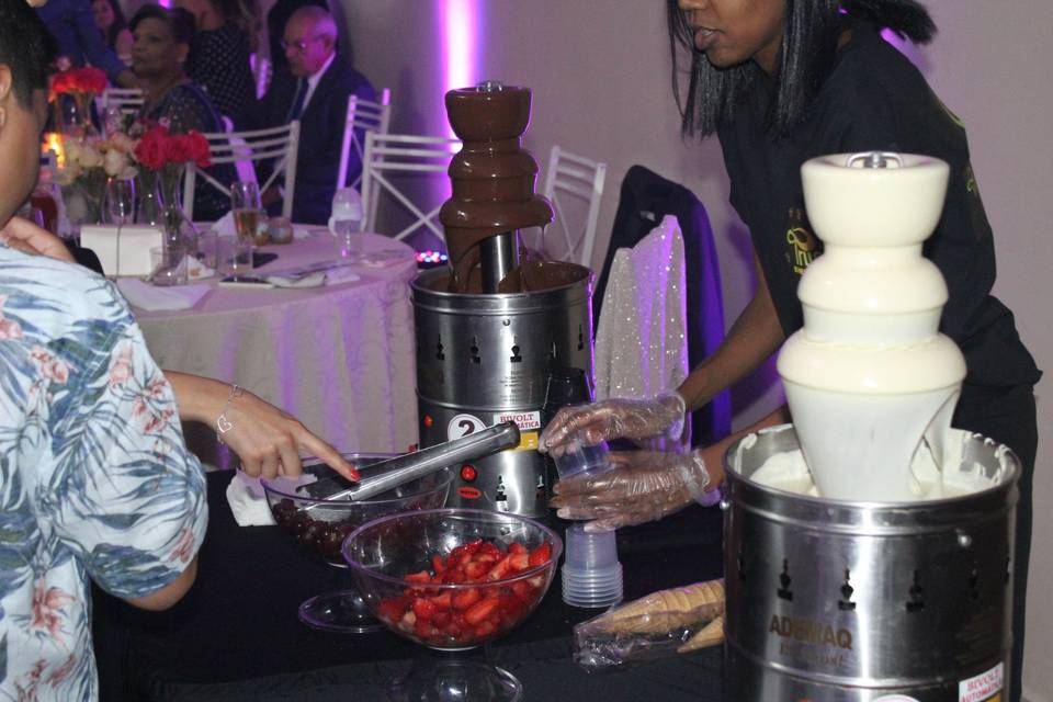 True Eventos - Cascata de Chocolate