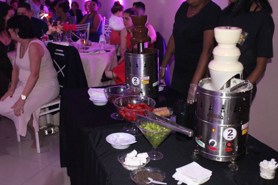 True Eventos - Cascata de Chocolate