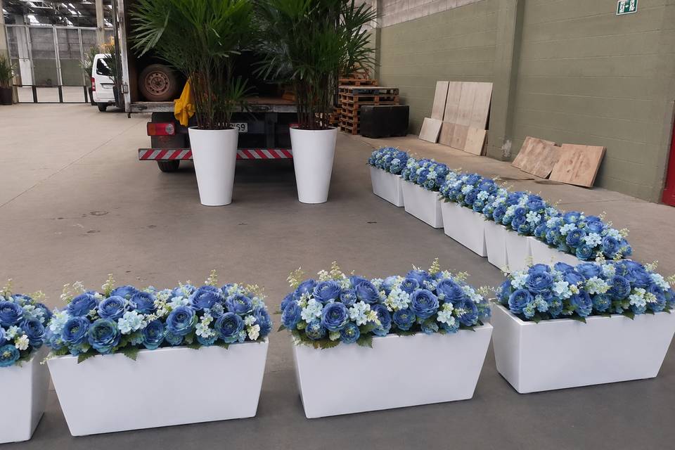 Jardineiras com Flores Azuis