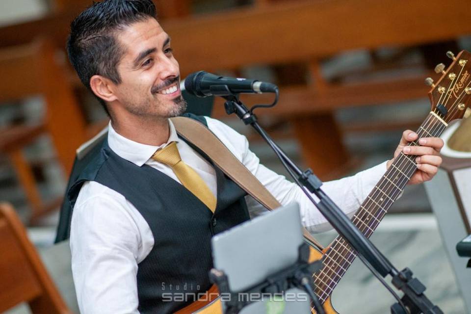 Vocalista/Violonista Felipe